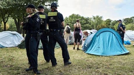 Warum die Polizei das Palästina-Camp in Mitte nicht wegbekommt