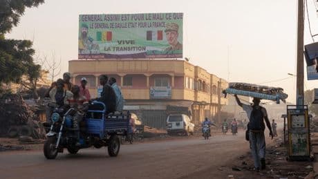 Au Mali, les autorités enterrent la démocratie