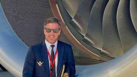Perico Durán, piloto de aviones comerciales: “La estadística dice que los pasajeros de atrás podrían tener una ligera ventaja, pero pensar eso a la hora de comprar un billete es absurdo, no hay un asiento mágico”