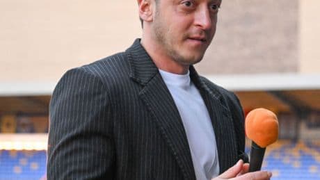 Mesut Özil, futbol akademisi kuruyor!
