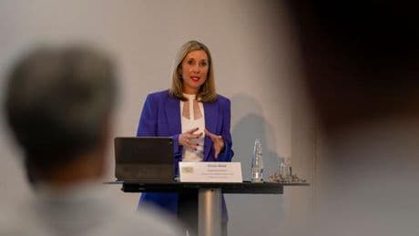 Kruzifix in Schule: Kultusministerin prüft Konsequenzen aus Kreuz-Urteil