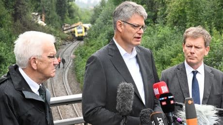 Tote und Verletzte: Bahnchef kämpft nach Besuch der Unfallstelle mit Tränen
