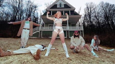 Rhian Teasdale, chanteuse du groupe Wet Leg : « Mes textes expriment mes sentiments du moment »