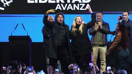 Milei clama por el voto libertario en un cierre de campaña desangelado
