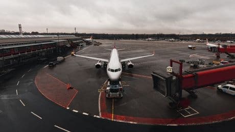 New York, ancora un blackout al centro radar dell'aeroporto di Newark: 90 secondi di caos, persi i contatti con gli aerei