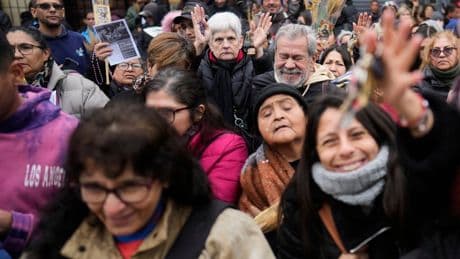 Heartfelt prayers: photos of Argentines turning to the Catholic saint of work in search of jobs