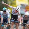 Tim Merlier wint massasprint in derde etappe van Tour de France na chaotische finale