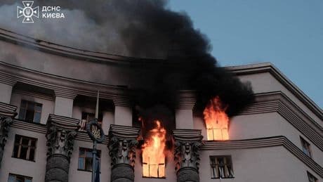 Su Kiev il più feroce attacco russo. Colpiti anche i palazzi del governo