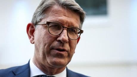 „Zeichen setzen“ – Weimer erklärt Antisemitismus zum Thema Nummer eins