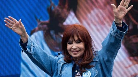 Cristina Kirchner se presenta a las elecciones provinciales y advierte acerca de Javier Milei: "Esto no va a durar"