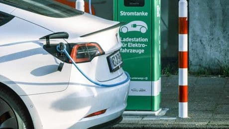 Neuzulassungen in Deutschland: Fast jedes fünfte neue Auto im Juli fährt elektrisch