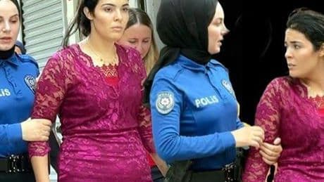Çatı katında ağladığını gördüler! İntihar girişimi sanıldı gerçek çok başka çıktı