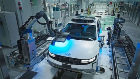 Hyundai'den devrim gibi teknoloji! Artık arabanızı robot şarj edecek! İşte o müthiş hamle ve geleceğin şarj sistemi