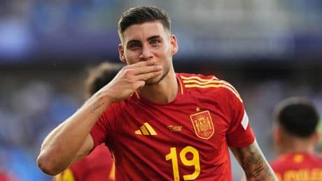 España gana con una remontada épica a Rumanía para plantarse en los cuartos de final del Europeo sub-21