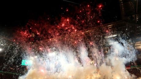 Pyro-Strafe da + 2 Täter ermittelt - Dieser Feuer-Wahnsinn kostet Köln 290 600 Euro!
