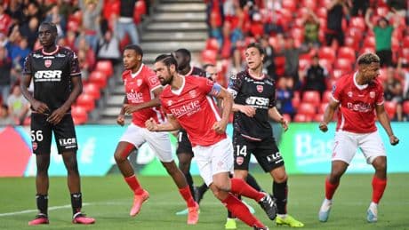 Foot : «Un nouveau projet» pour le Nîmes Olympique sauvé par cinq de ses anciens joueurs.