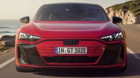 Audi, la famiglia delle coupé 4 porte EV si allarga: ecco e-tron GT quattro. L'essenza del granturismo