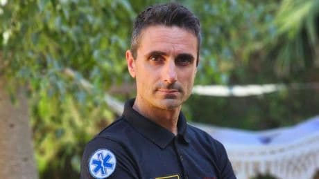 Miguel Assal, experto en primeros auxilios: “Para sobrevivir a un infarto, si estás solo en casa, lo primero que tienes que hacer es avisar a emergencias y dejar la puerta abierta”