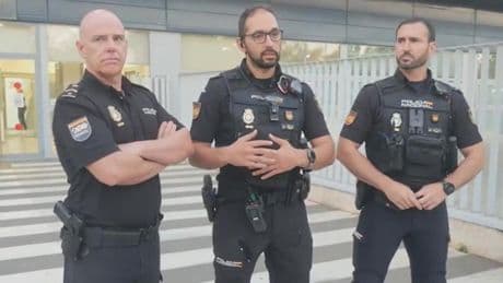 Ismael, Rubén y Kike, los policías que han salvado la vida de un bebé de un año en Zaragoza: "El niño estaba gris"