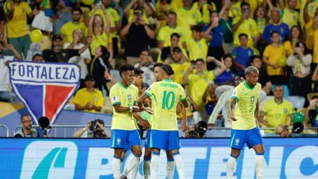 Brezilya futbol oynamayı unutmamış