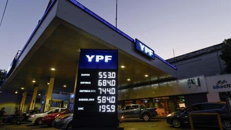 Una jueza de Nueva York ordena a Argentina desprenderse de YPF en un fallo que Milei apelará