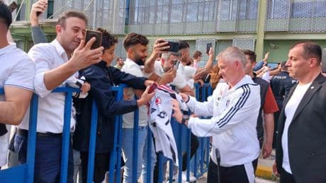 Beşiktaş’a İzmir’de coşkulu karşılama