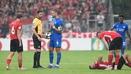 DFB-Pokal: Leverkusen nach Gewitter-Unterbrechung weiter, drei Kleine scheitern