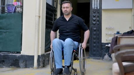 İş kazasında felç kalan Sezgin, kazandığı tazminatı alamıyor: "'Parayı ödemeyeceğiz, istediğini yapabilirsin' dediler"