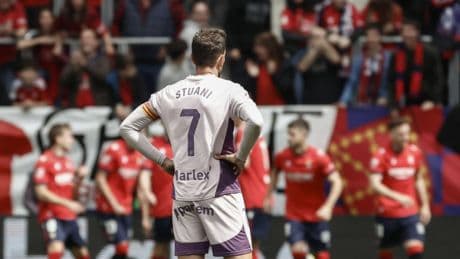 El Girona sigue su caída libre en El Sadar