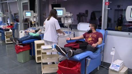 El verano reduce hasta un 40% las reservas de sangre en Madrid y los hospitales buscan donantes