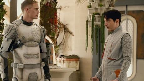 « Murderbot, journal d’un Assasynth » sur Apple TV+ : les cas de conscience d’un Robocop spatial