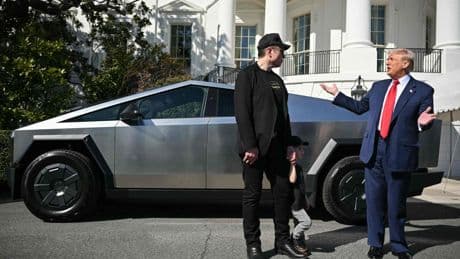 El problema de Tesla con uno de sus modelos más exclusivos: las aseguradoras ya no quieren cubrirlo