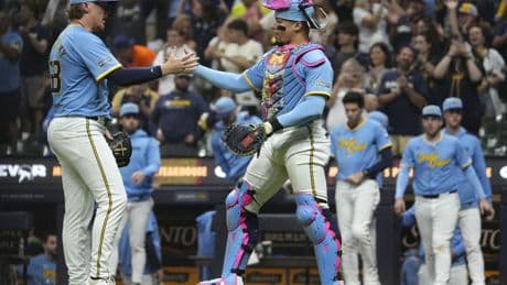 Brewers first team to clinch playoff berth thanks to reeling Mets’ eighth straight loss