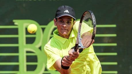 Rafa Jódar frena su racha en las semifinales de Hersonissos sin poder jugar el último punto del partido