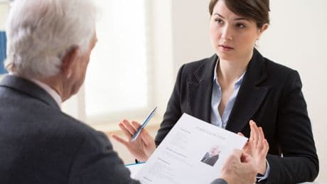 Emploi : à l’Apec, les seniors s’entraînent à déjouer les préjugés des recruteurs