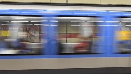 Verkehr: Leere U-Bahn entgleist bei Rangierfahrt - Busse im Einsatz