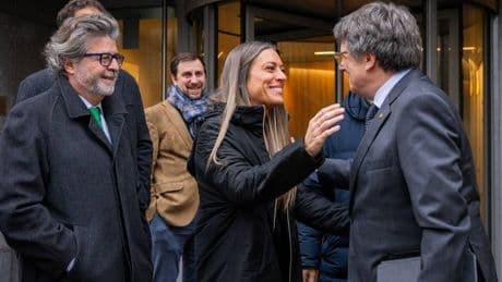 Junts rechaza la reducción de la jornada laboral y los planes de Sánchez y Díaz se encallan