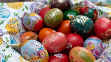 Una mujer envía huevos de Pascua envenenados a su exnovio y mata a los hijos de su pareja actual