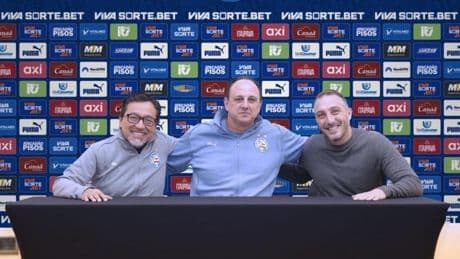 El portero goleador que ahora triunfa en los banquillos y que sigue a Guardiola y Míchel