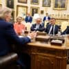 Trump kaapt spotlights met opmerkelijke claim: “Ze noemen me de president van Europa”