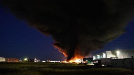 Grote brand bij recyclingbedrijf in Oosterhout