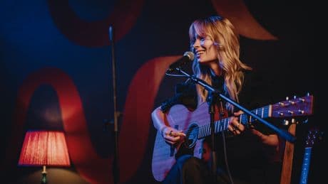 Scottish star Nina Nesbitt surprises local Kent venue with secret set