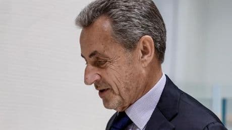 La justice administrative saisie du refus de retirer la Légion d’honneur à Nicolas Sarkozy