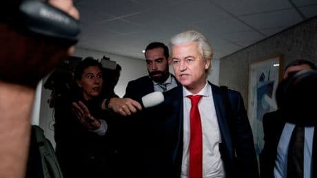 In het PVV-verkiezingsprogramma herhaalt Wilders zijn asielplannen die het kabinet deden vallen