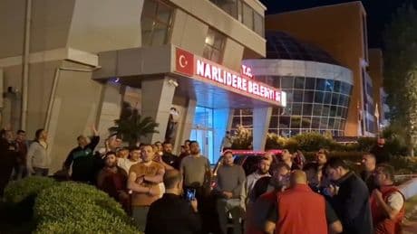 Narlıdere Belediyesi işçileri greve çıktı