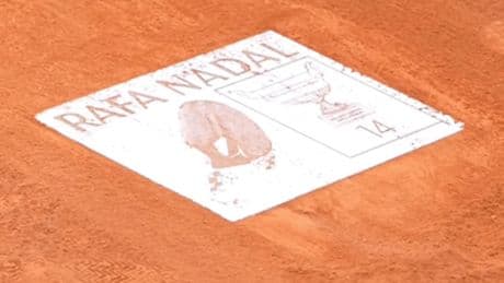 La huella de Nadal desata la locura en Roland Garros: de la admiración de Sinner al bonito gesto de Paolini