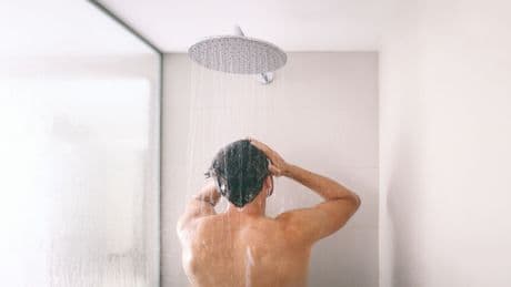 Kaum jemand reinigt ihn richtig: Dieser Körperbereich wird schnell zur Keimschleuder