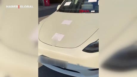 Şişli'de yola bırakıp gittiği araca 3 dilde yazılı notlarla 'Ben eşeğim' tepkisi