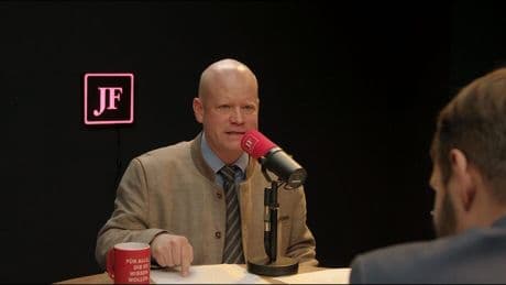 JF-TV-Interview Wäre Helmut Schmidt ein Verfassungsfeind? Staatsrechtler zerlegt AfD-Gutachten