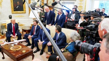 États-Unis : à la Maison Blanche, Donald Trump relègue les portraits d’Obama et des Bush dans l’escalier